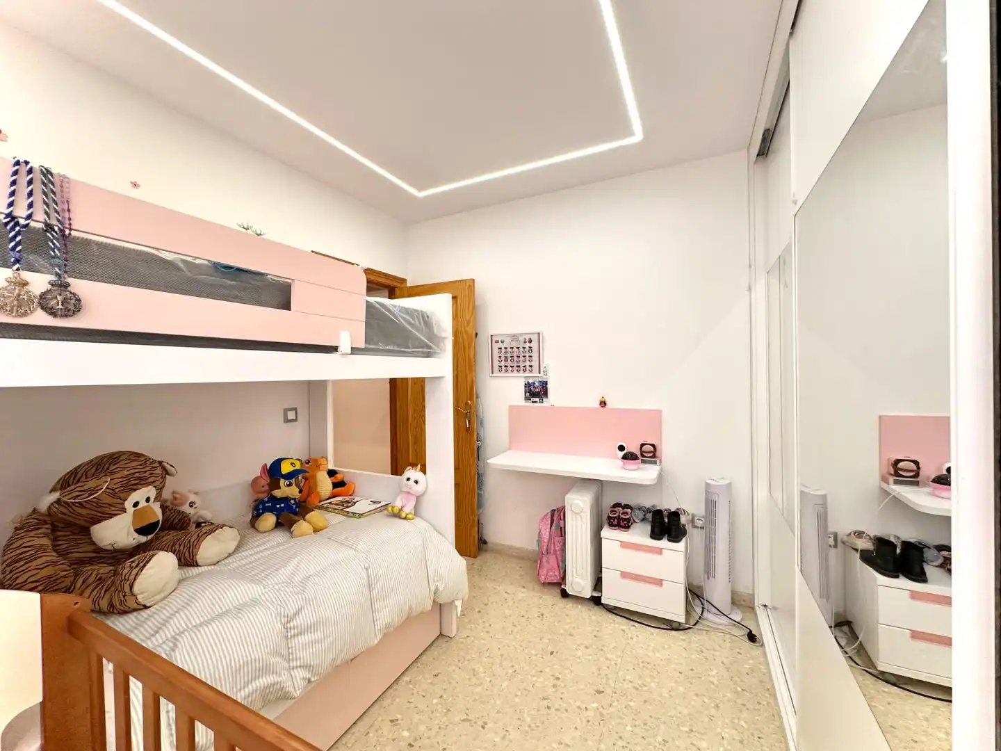 Bedroom of Flat for sale in Las Gabias  with Air Conditioner, Storage room and Community pool