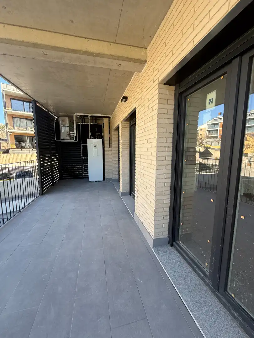 Exterior view of Flat for rent in Tiana  with Air Conditioner, Heating and Oven