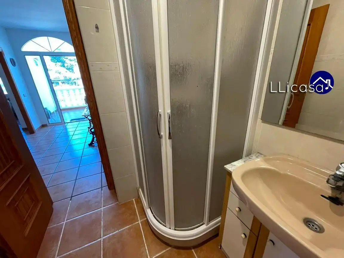 Baño de Casa o chalet en venta en La Pobla de Vallbona con Calefacción, Jardín privado y Terraza