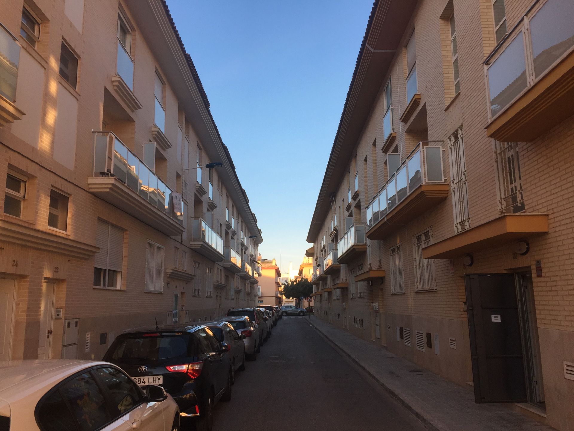 Vista exterior de Casa adosada en venda en Alboraya amb Aire condicionat, Terrassa i Balcó