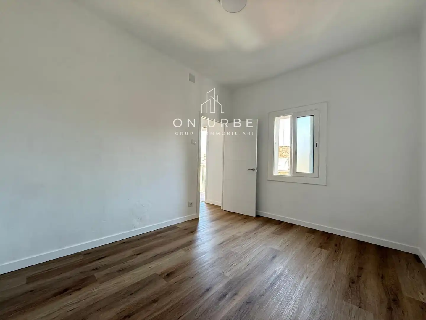 Habitación de Piso en venta en Badalona con Parquet, Terraza y Horno