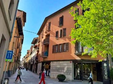 Appartamento con balcone in vendita a Centre