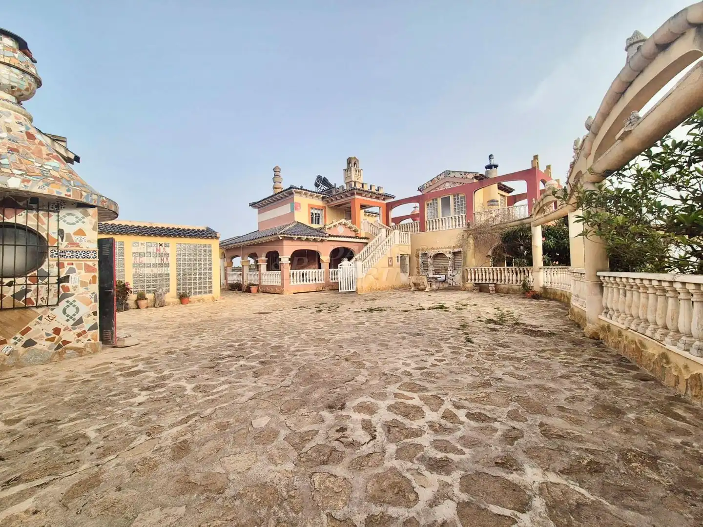 Vista exterior de Casa o xalet en venda en Orihuela amb Jardí privat, Terrassa i Piscina