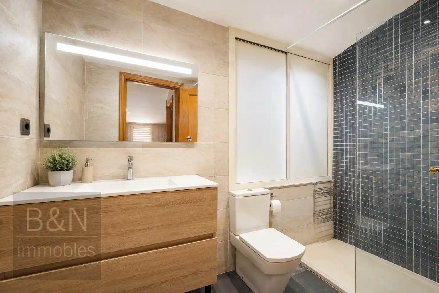 Bathroom of Duplexes for sale in Sabadell  with Air Conditioner, Heating and Terrace