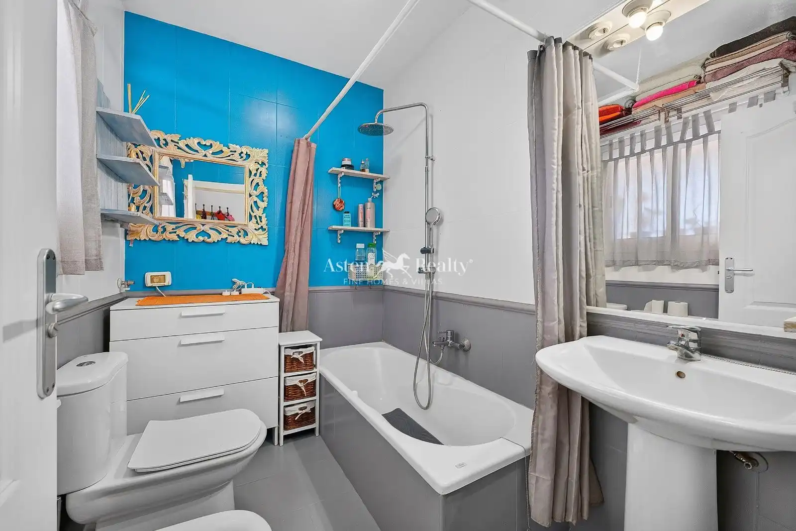 Bathroom of Attic for sale in Adeje  with Terrace, Swimming Pool and Furnished