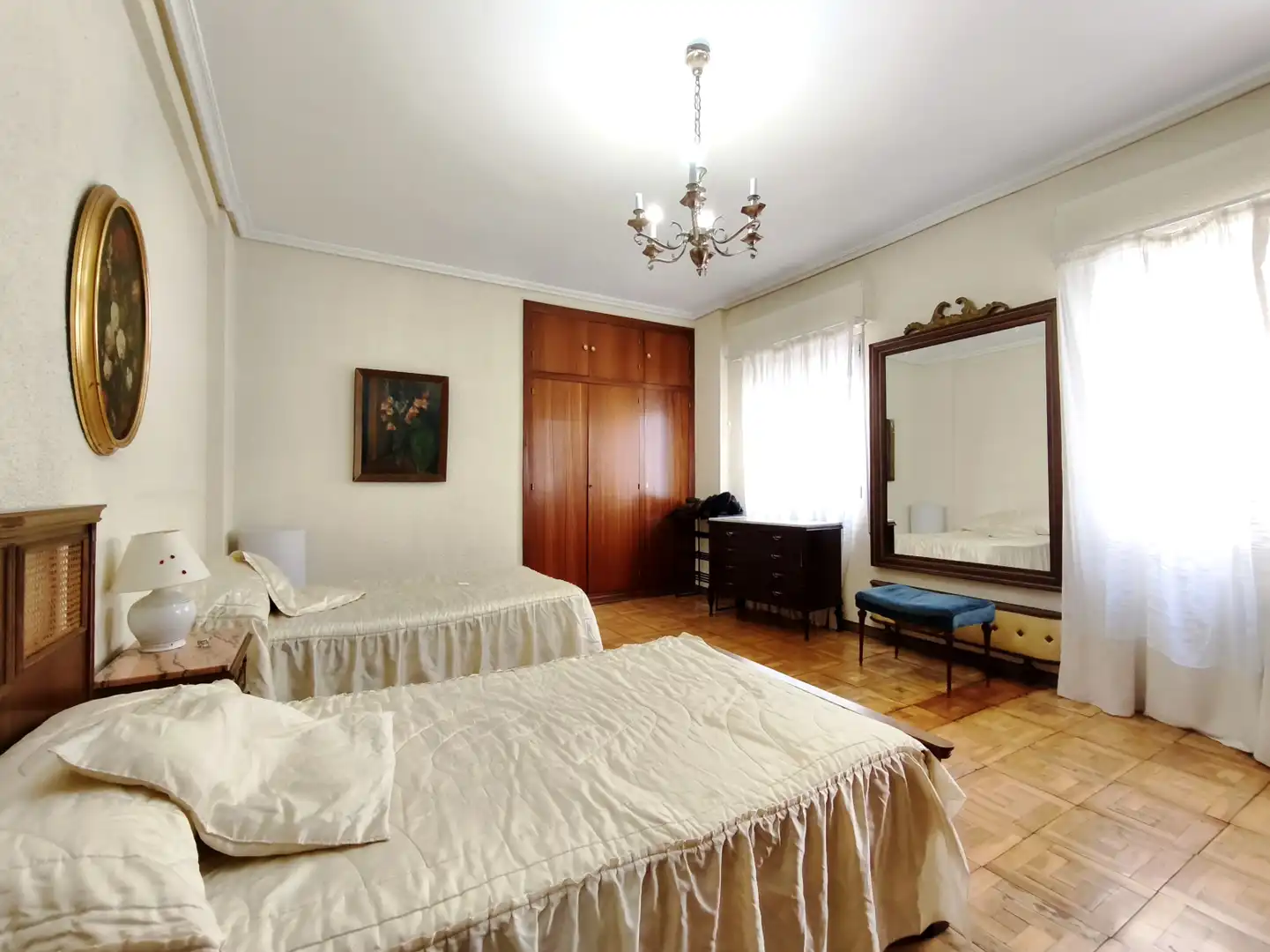 Habitación de Piso en venta en  Logroño con Calefacción, Parquet y Terraza