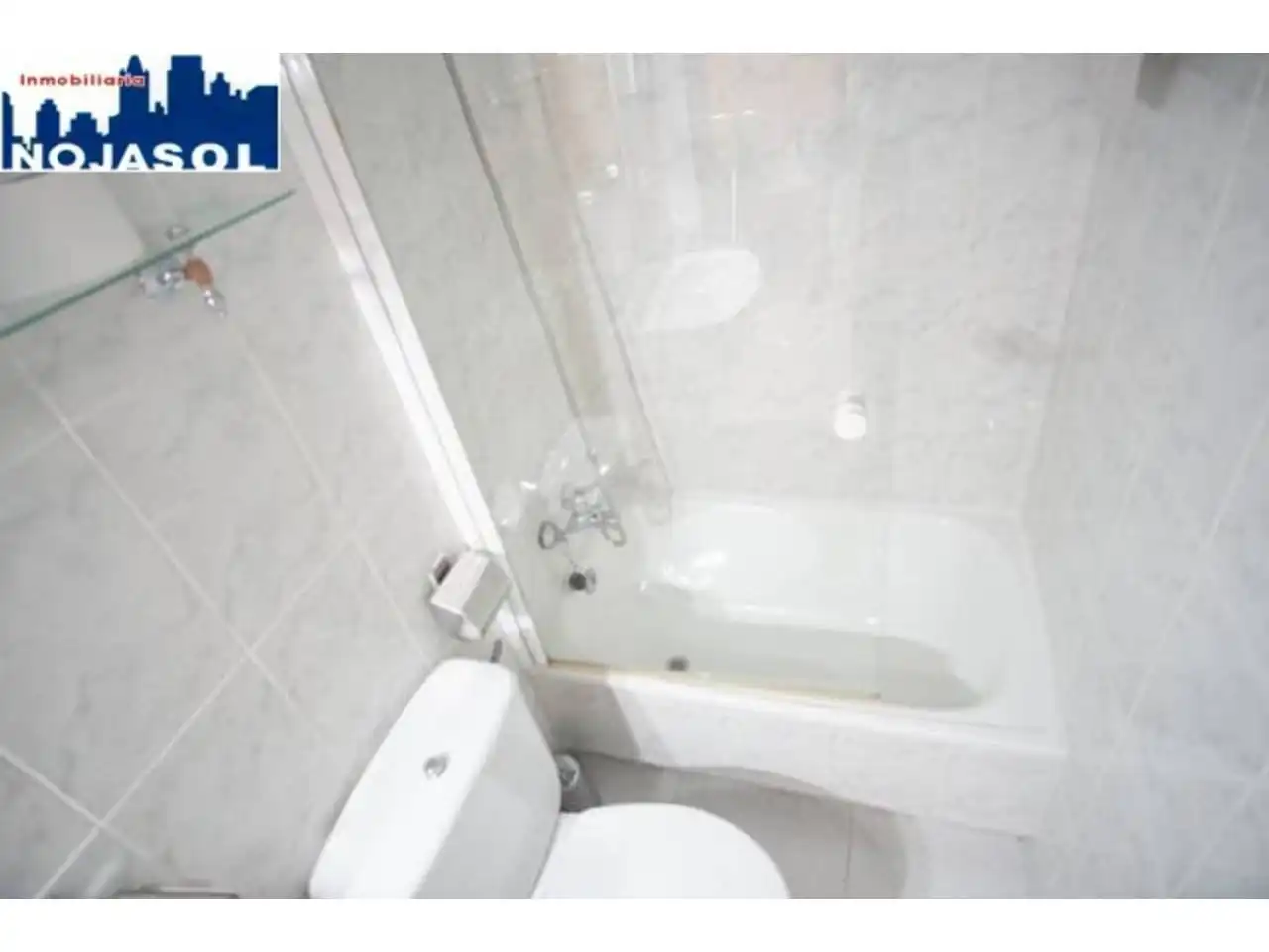 Badezimmer von Dachboden zur Miete in Noja mit Heizung, Terrasse und Möbliert