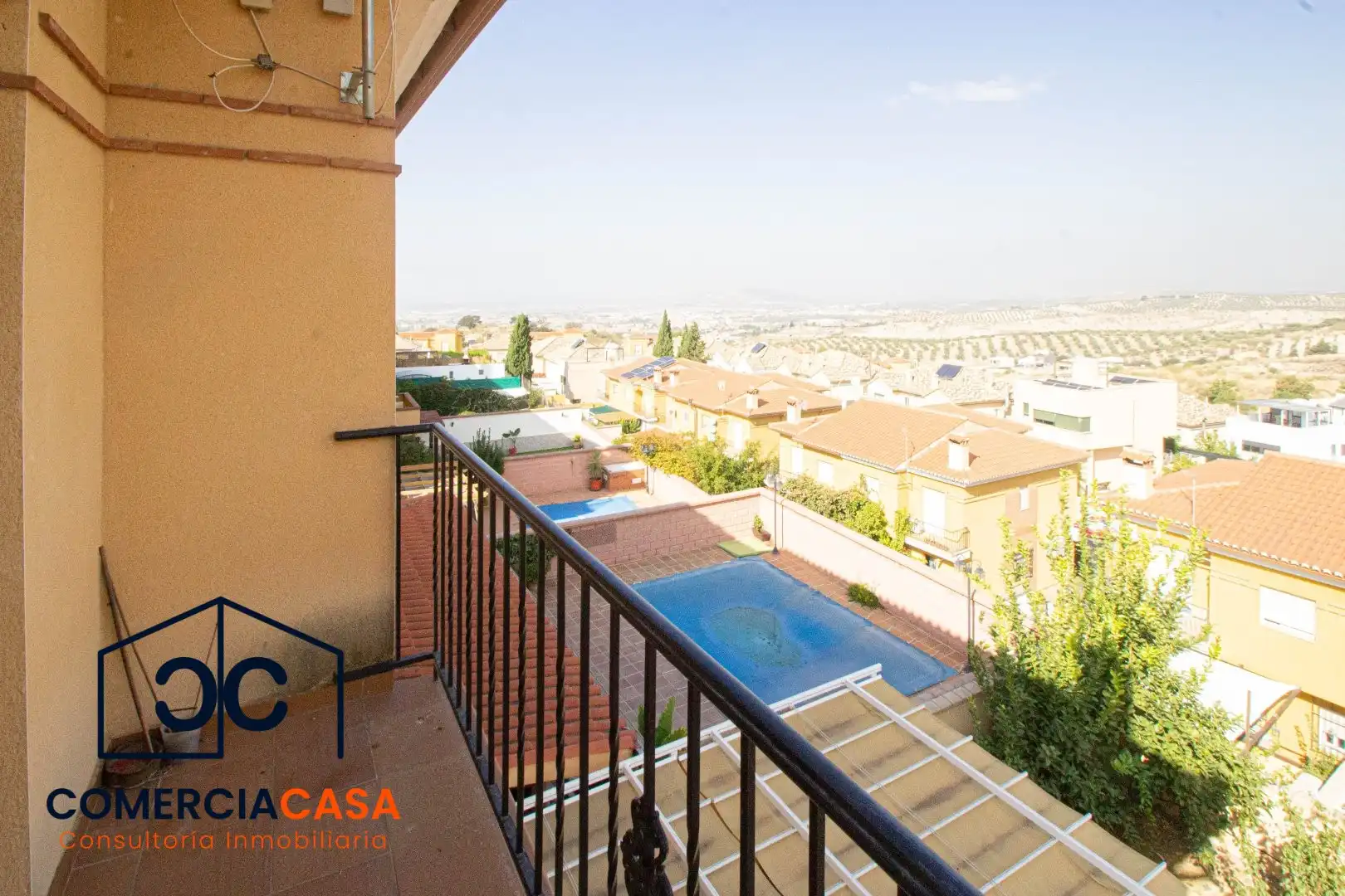 Vista exterior de Casa adosada en venta en Jun con Aire acondicionado, Calefacción y Terraza