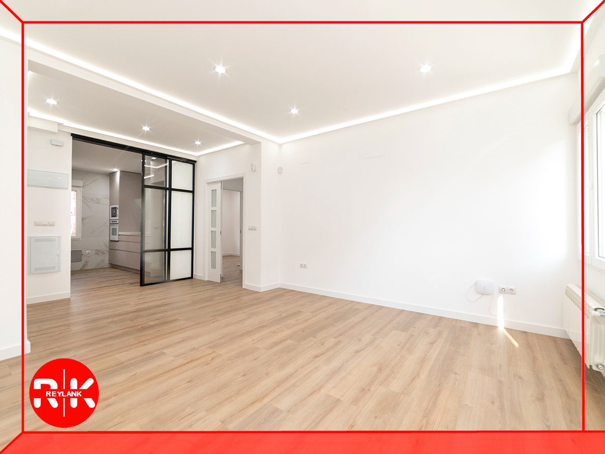 Flat for sale in Calle de la Moneda, Estrella, Retiro,  Madrid Capital