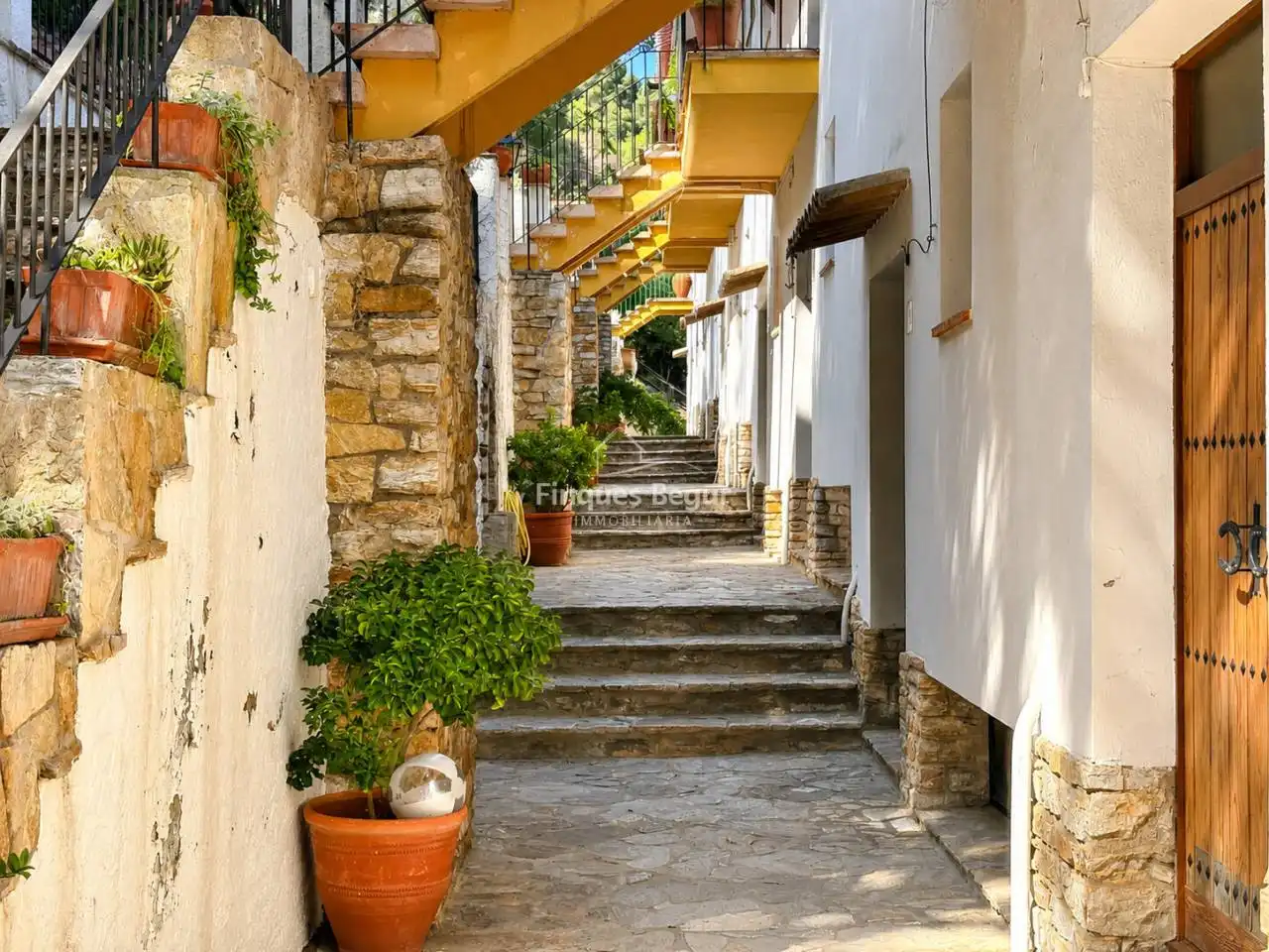 Vista exterior de Apartamento en venta en Begur con Terraza, Amueblado y Balcón