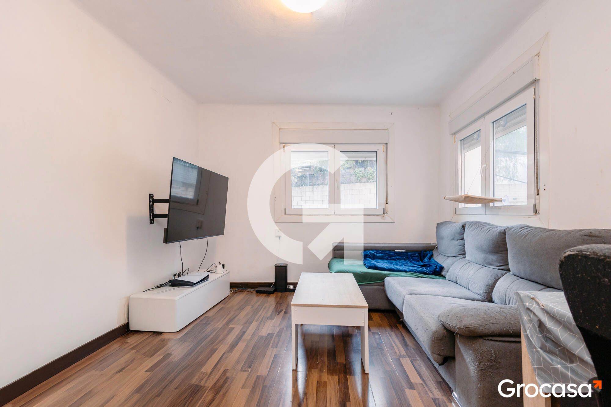 Living room of Flat for sale in Vallirana  with Storage room, Oven and TV