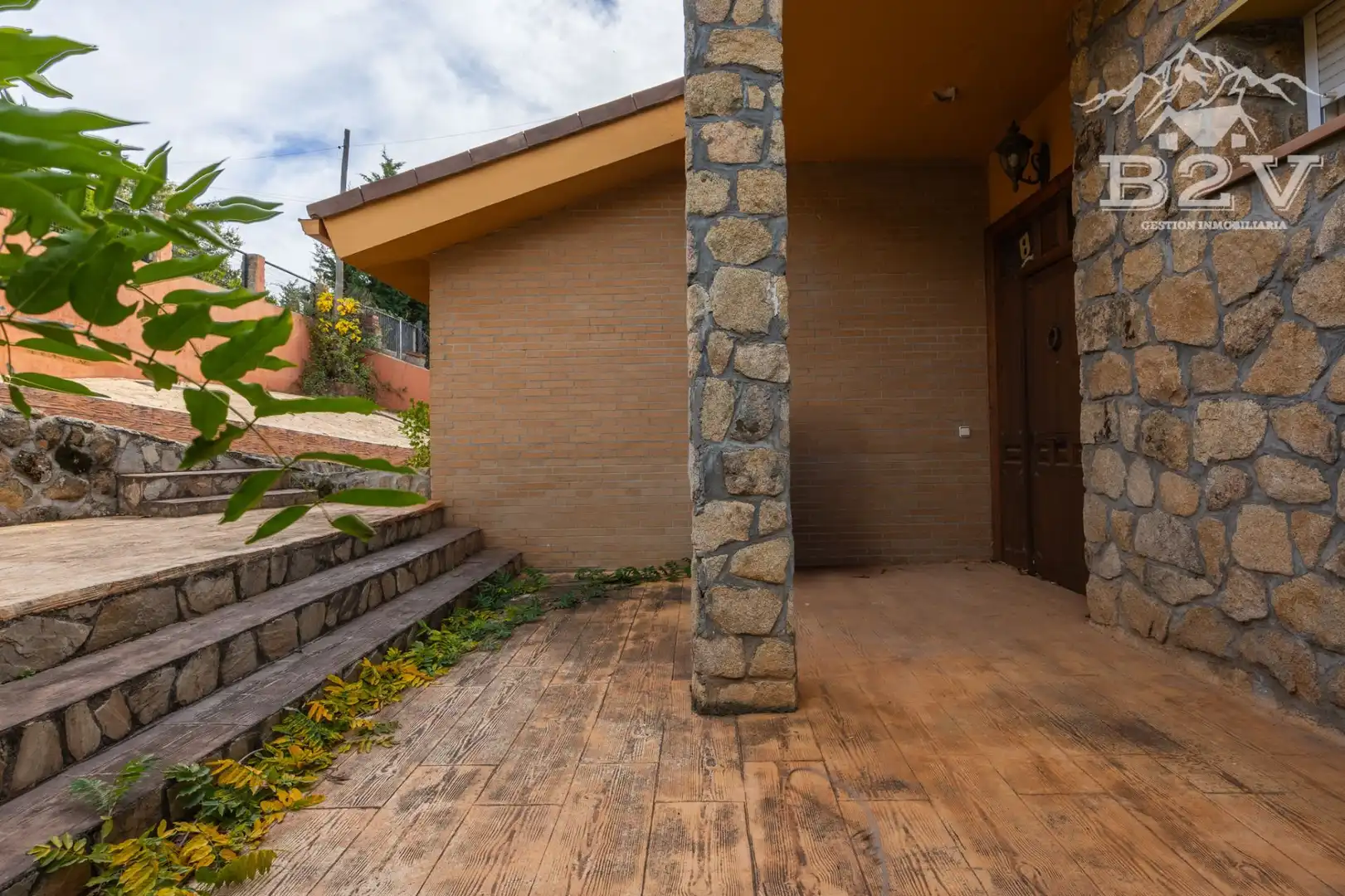 Vista exterior de Casa o xalet en venda en Venturada amb Aire condicionat, Calefacció i Jardí privat