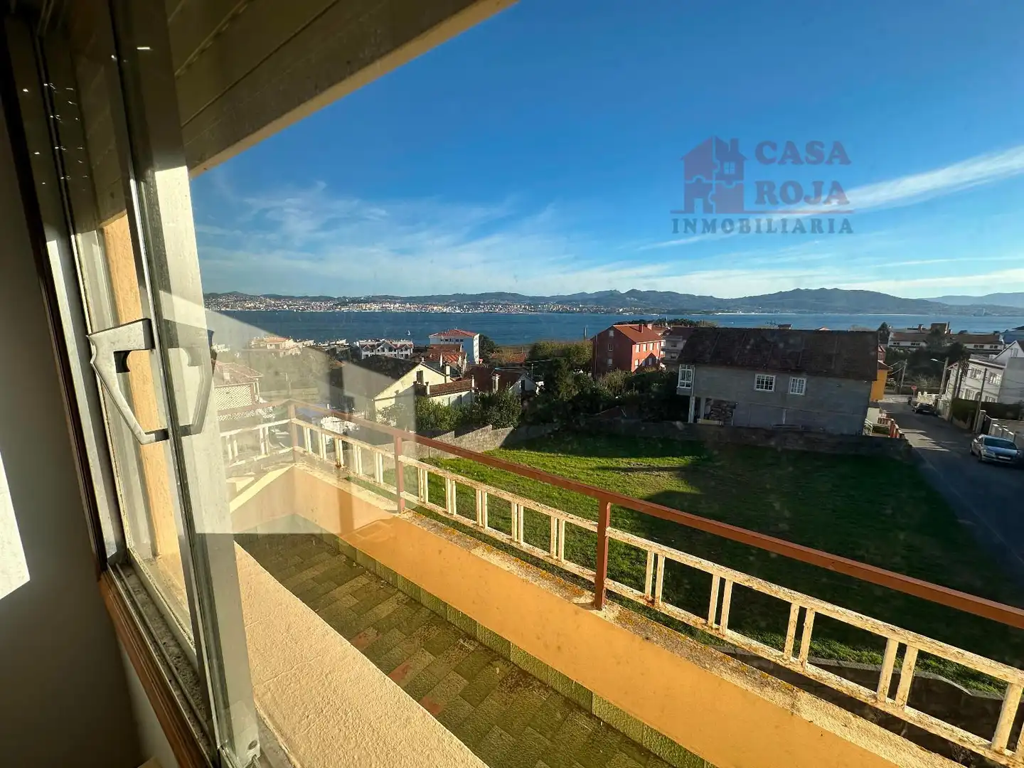 Vista exterior de Casa o xalet en venda en Cangas  amb Calefacció, Terrassa i Traster