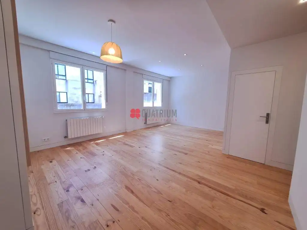 Sala de estar de Piso de alquiler en Santiago de Compostela  con Calefacción