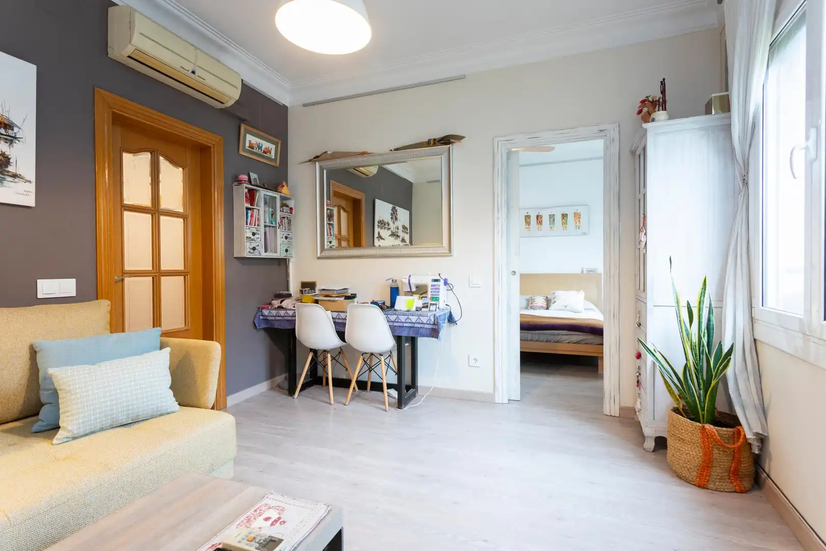Wohnzimmer von Wohnung zum Verkauf in Barcelona mit Klimaanlage, Heizung und Parkett