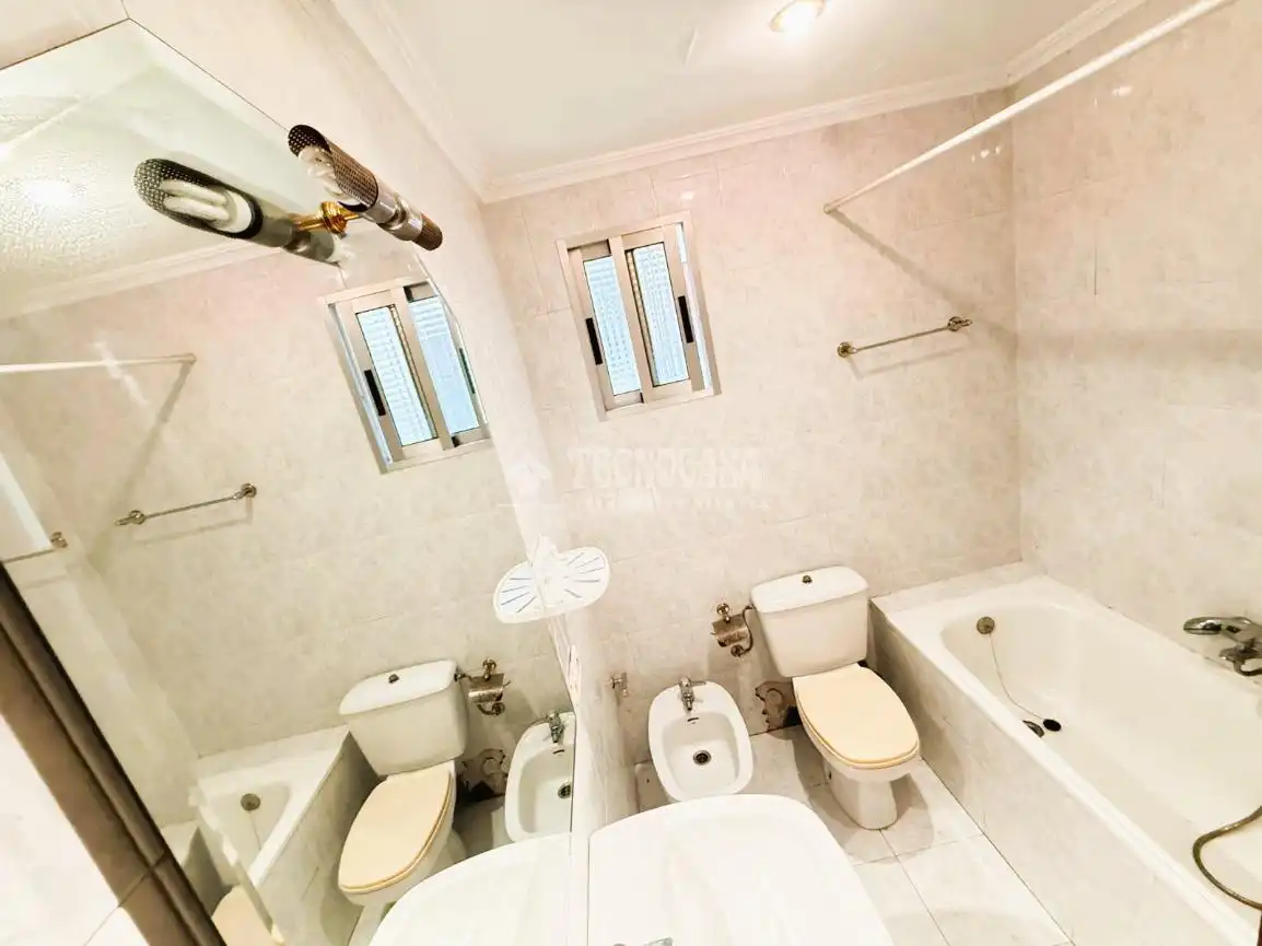 Baño de Piso en venta en Valencia con Aire acondicionado, Calefacción y Balcón