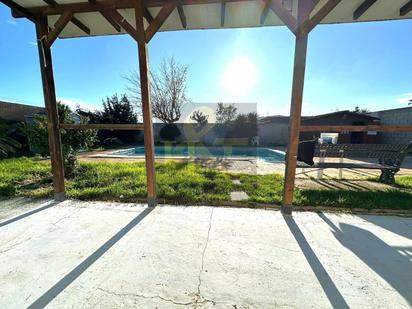 Piscina de Finca rústica en venda en Chipiona amb Jardí privat, Traster i Piscina