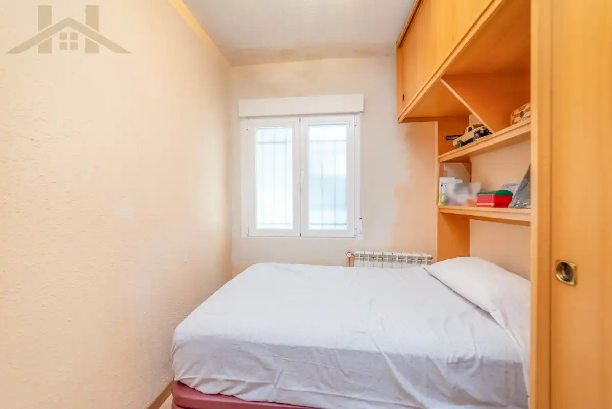 Bedroom of Flat for sale in Fuenlabrada  with Air Conditioner, Heating and Furnished