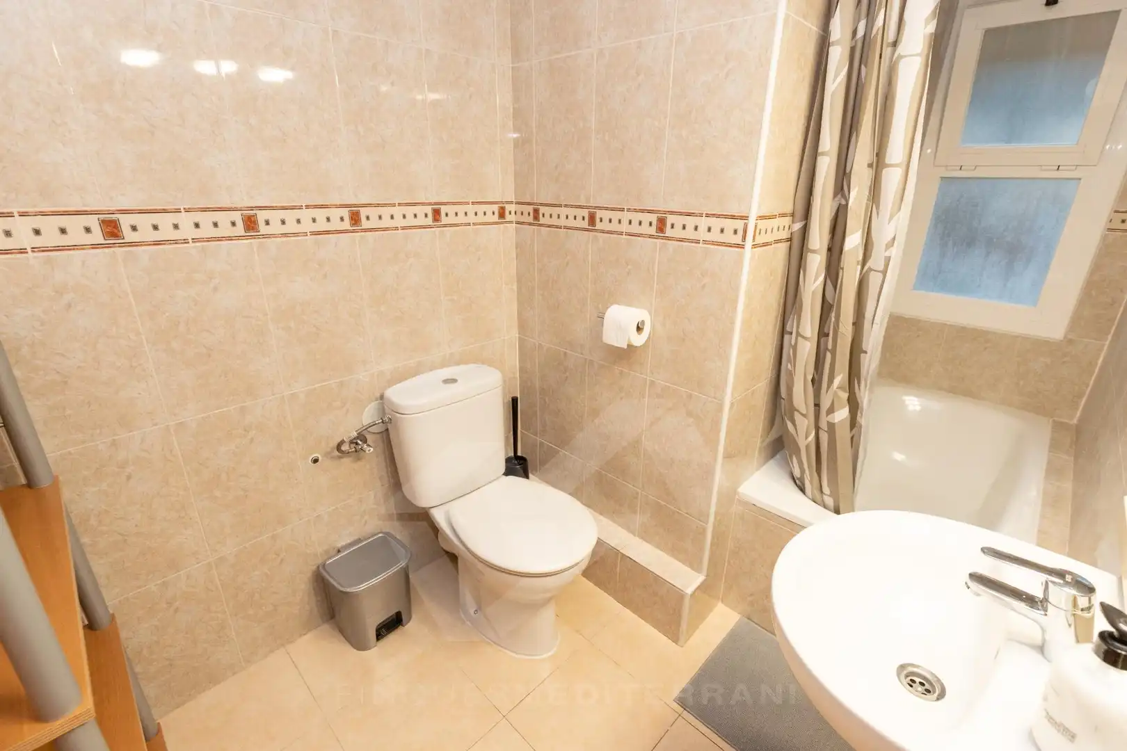 Baño de Piso de alquiler en Tarragona con Aire acondicionado, Calefacción y Terraza