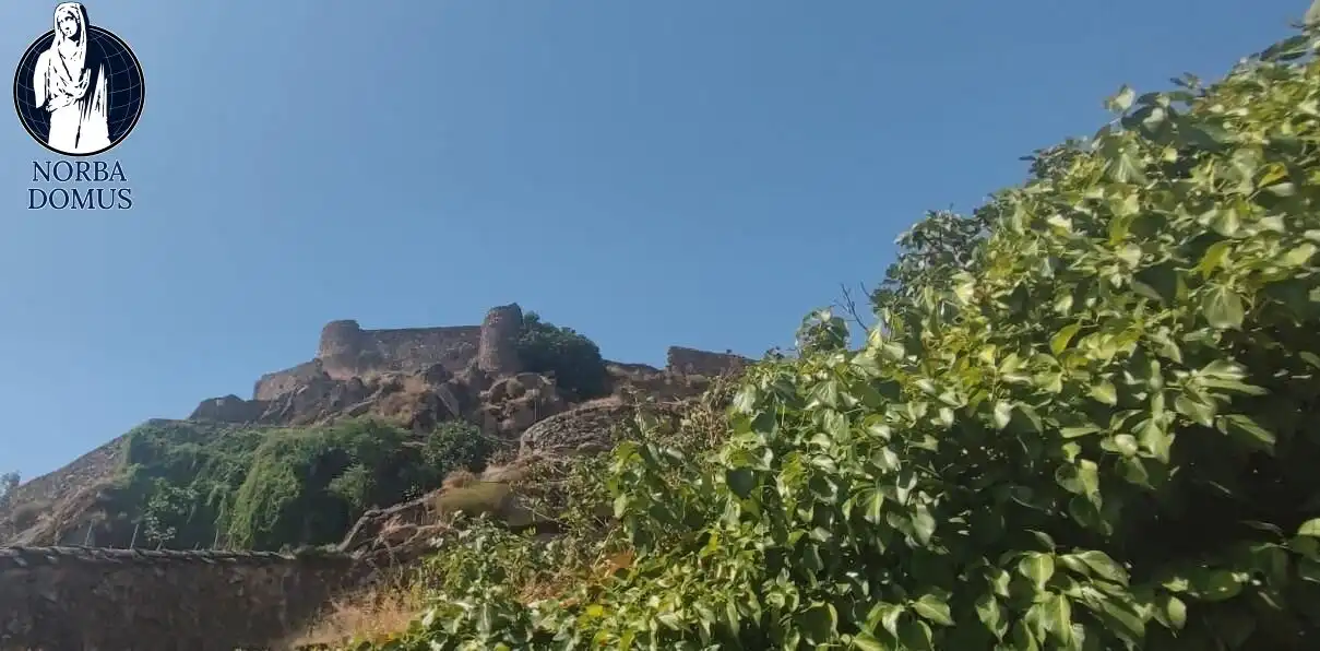 Vista exterior de Finca rústica en venda en Montánchez amb Aire condicionat, Terrassa i Traster