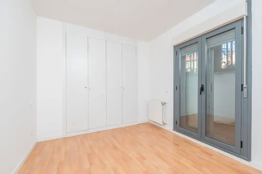 Flat for sale in C/ Plaza de la Estación - Res , Jardín de los Reyes - Parque Real
