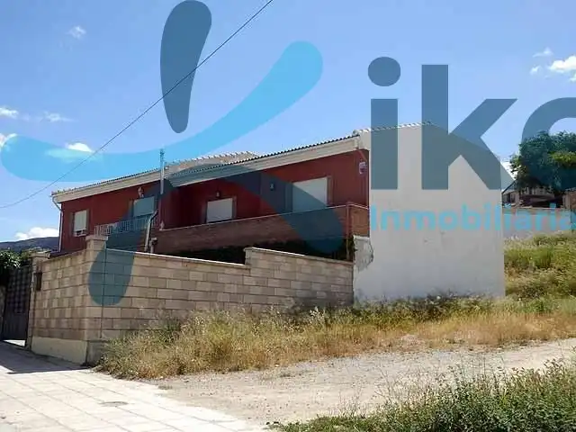 House with pool for sale in Los Villares