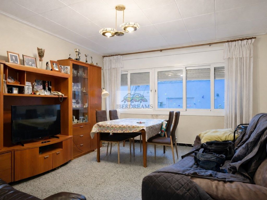 Sala d'estar de Casa o xalet en venda en Montcada i Reixac