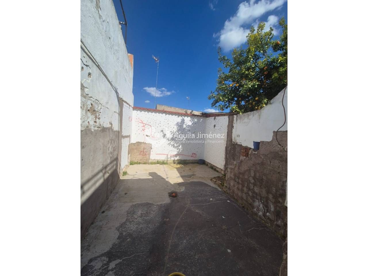 Vista exterior de Casa o xalet en venda en Alcalá de Guadaira amb Terrassa