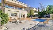 Vista exterior de Casa o xalet en venda en Vilassar de Dalt amb Aire condicionat, Terrassa i Piscina