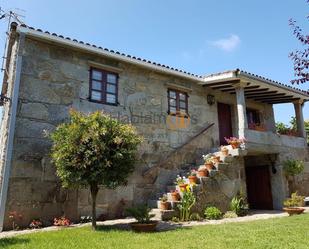 Vista exterior de Finca rústica en venda en Meis amb Calefacció, Jardí privat i Terrassa