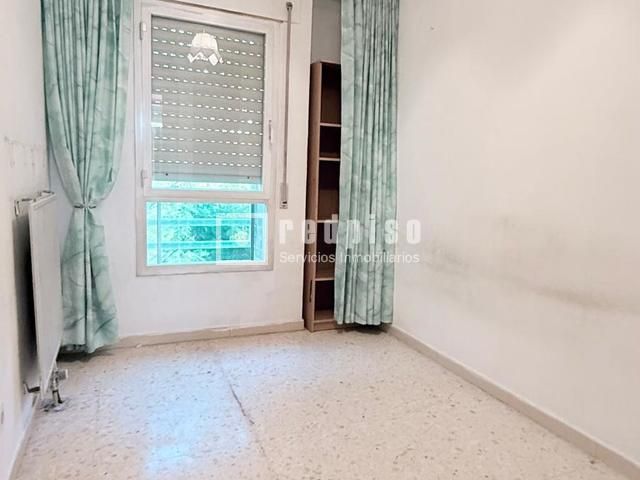 Bedroom of Building for sale in  Madrid Capital