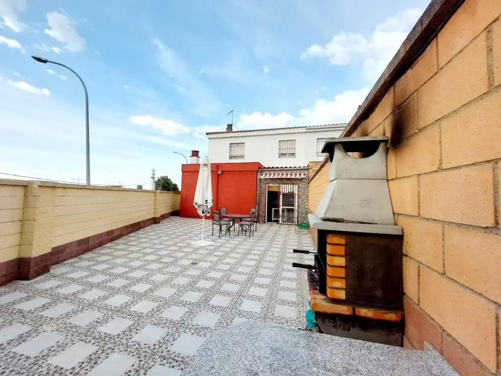 Casa adosada en venda a Maria Auxiliadora - Barriada de Llera