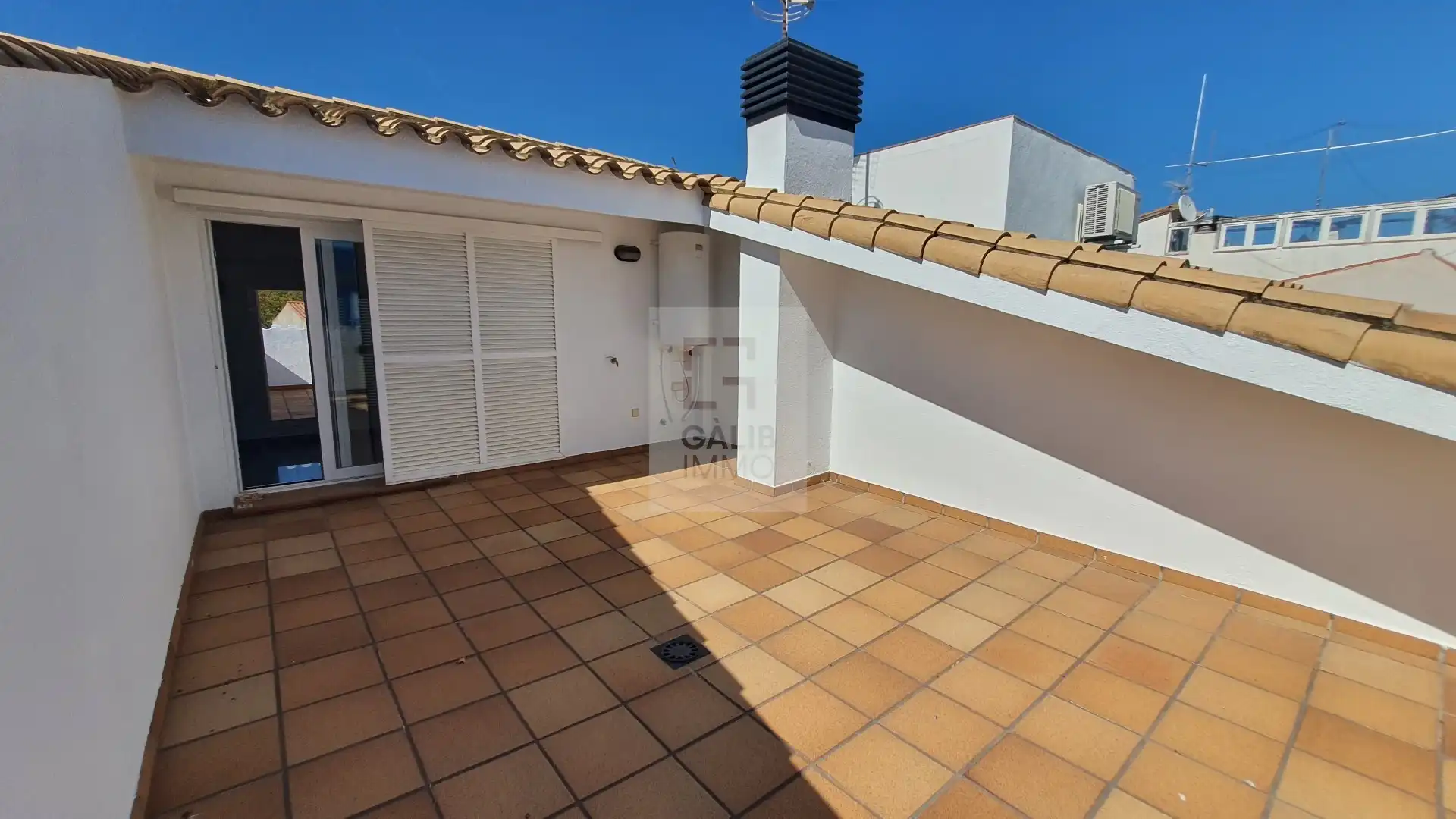 Terrasse von Einfamilien-Reihenhaus zum Verkauf in Empuriabrava mit Klimaanlage, Terrasse und Möbliert