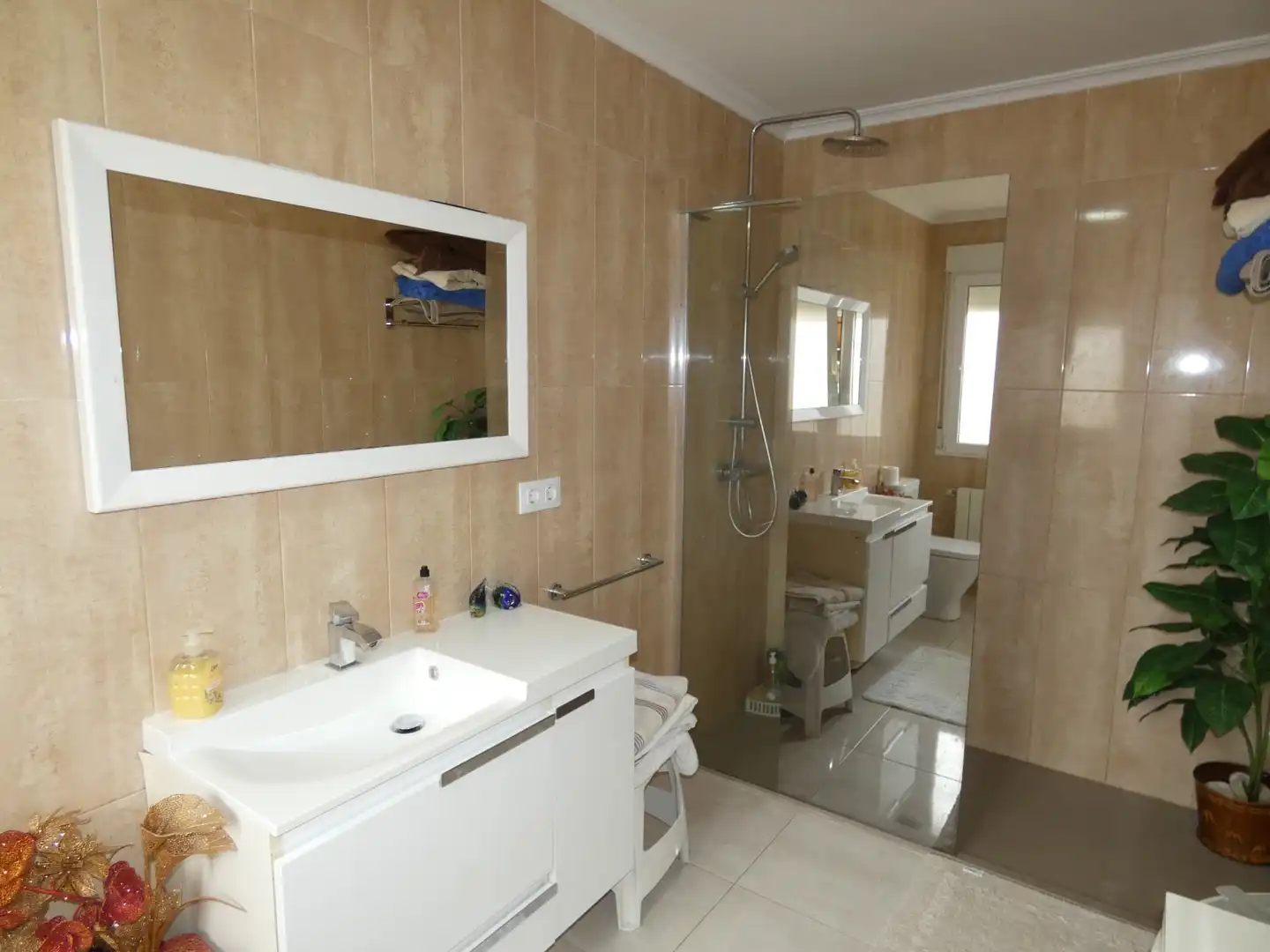 Baño de Casa o chalet en venta en L'Alfàs del Pi con Aire acondicionado, Calefacción y Jardín privado