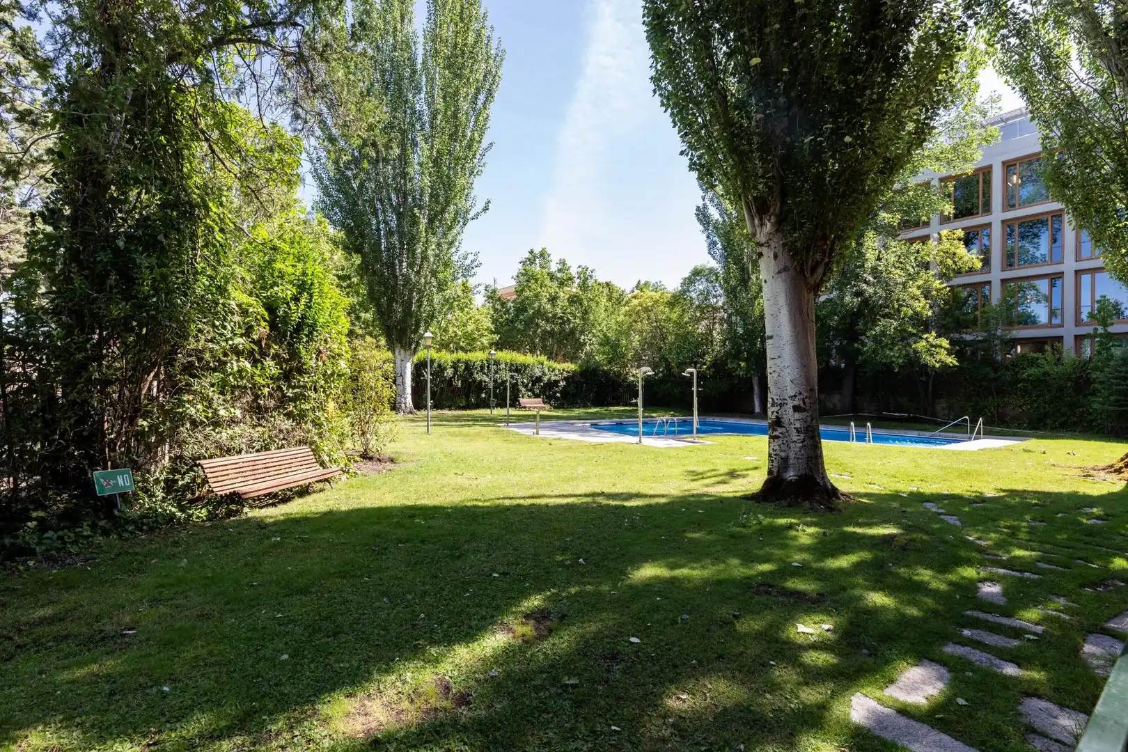 Schwimmbecken von Wohnungen zur Miete in Madrid mit Klimaanlage, Privatgarten und Terrasse