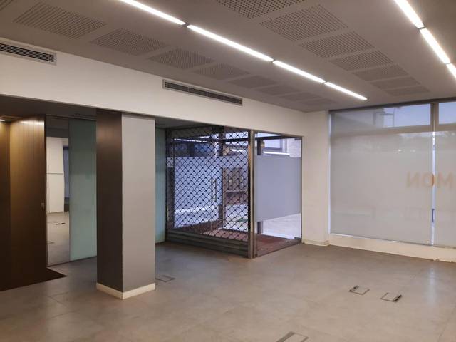 Local comercial en Alquiler en Carrer Carrer Vergós en Les Tres Torres