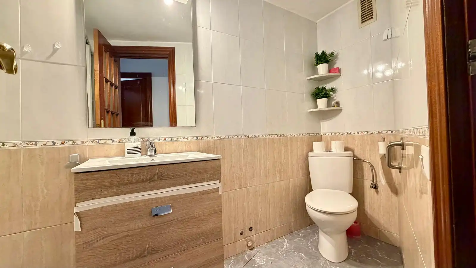 Bathroom of Flat for sale in Esplugues de Llobregat  with Heating, Terrace and Balcony