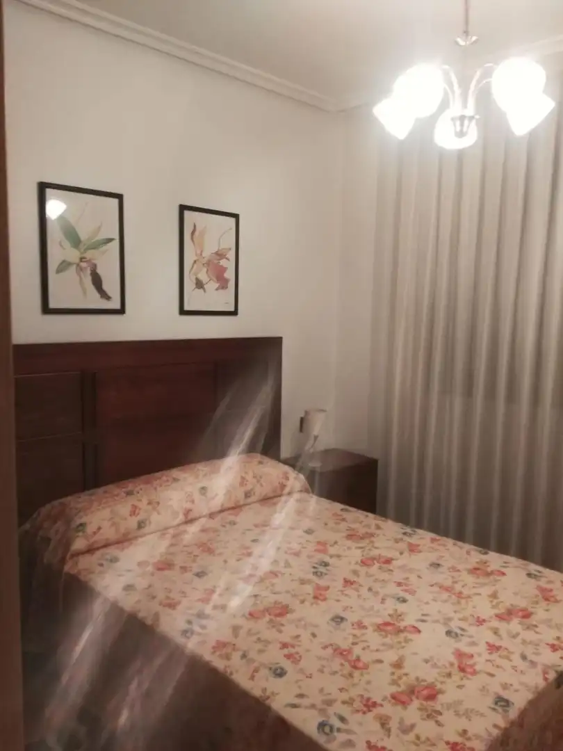 Habitación de Apartamento de alquiler en  Logroño con Aire acondicionado, Calefacción y Terraza