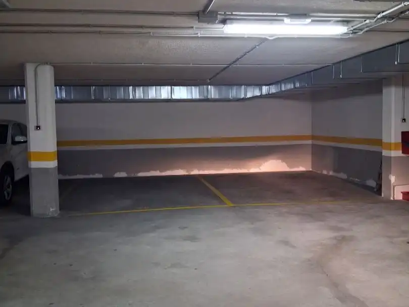 Parkplatz von Garage zum Verkauf in Santander