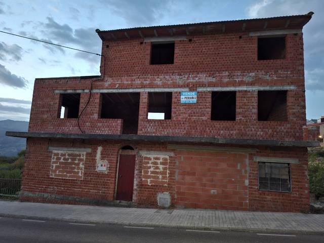 Casa-chalet en Venta en Carretera Casas del Castañar, 1 en Cabrero