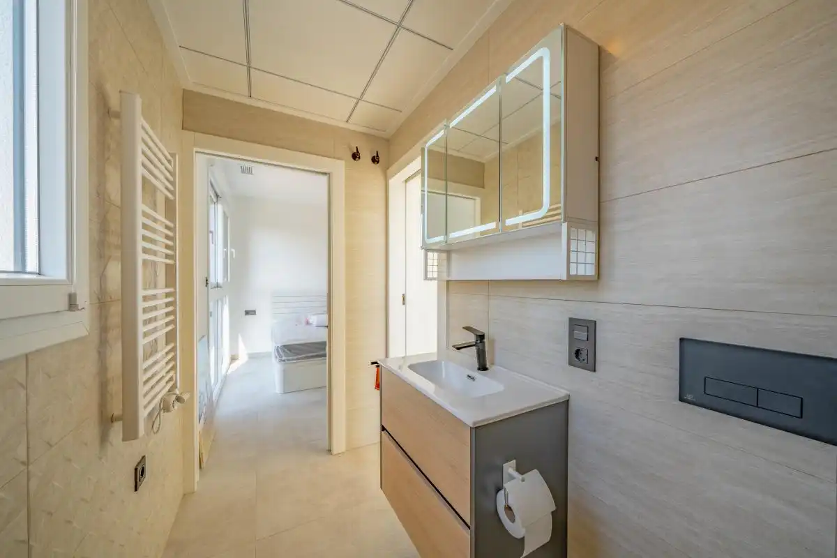 Baño de Piso en venta en Guardamar del Segura con Aire acondicionado, Calefacción y Piscina