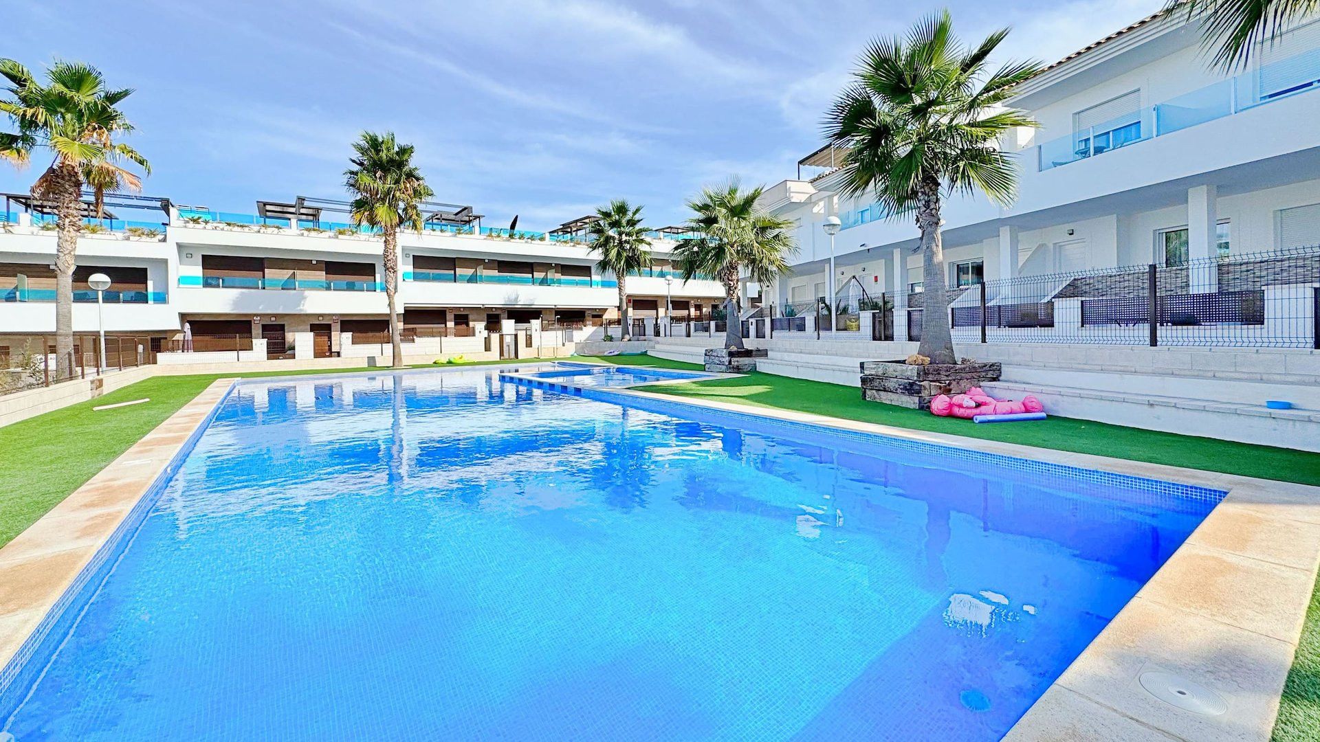 Swimming pool of Country house for sale in Torrevieja  with Furnished