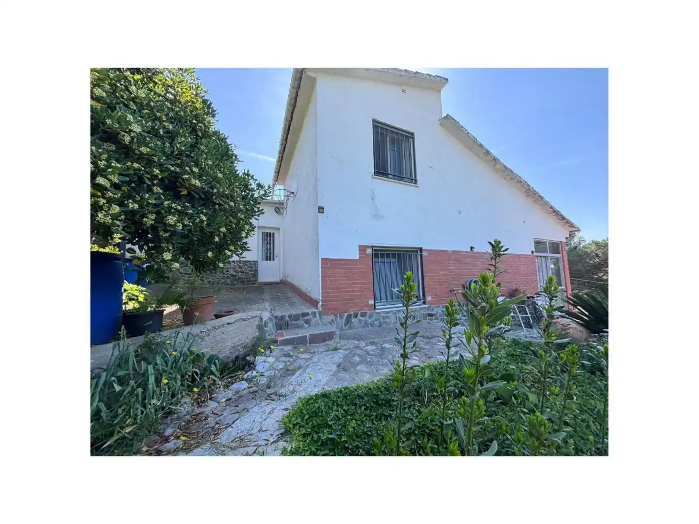 Vista exterior de Casa o xalet en venda en Lliçà d'Amunt amb Jardí privat, Traster i Piscina