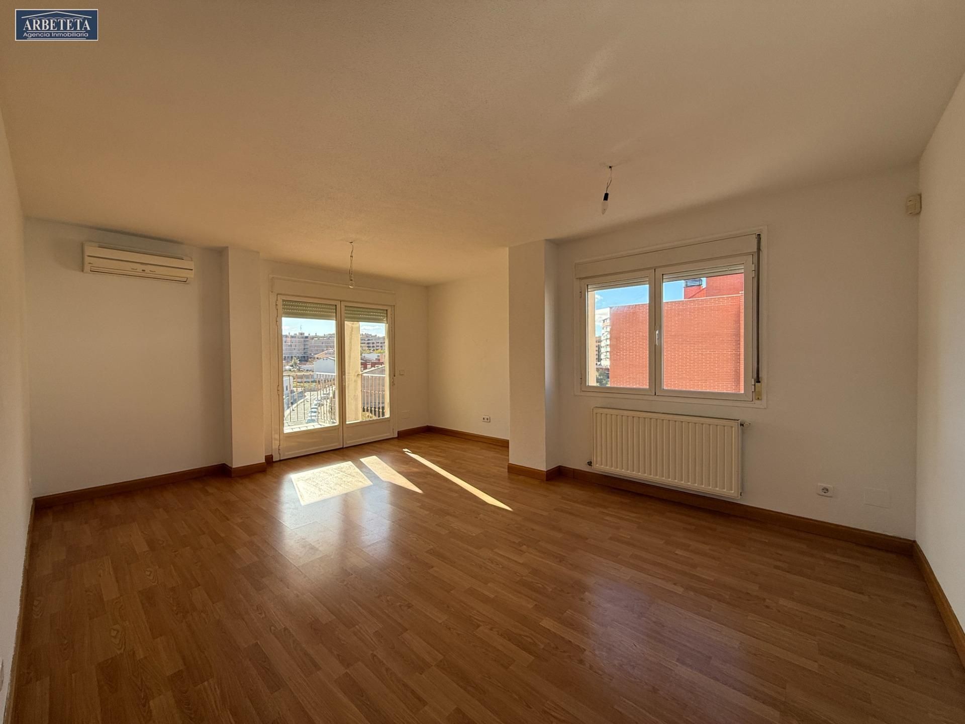 Sala d'estar de Pis en venda en Guadalajara Capital amb Aire condicionat, Calefacció i Terrassa