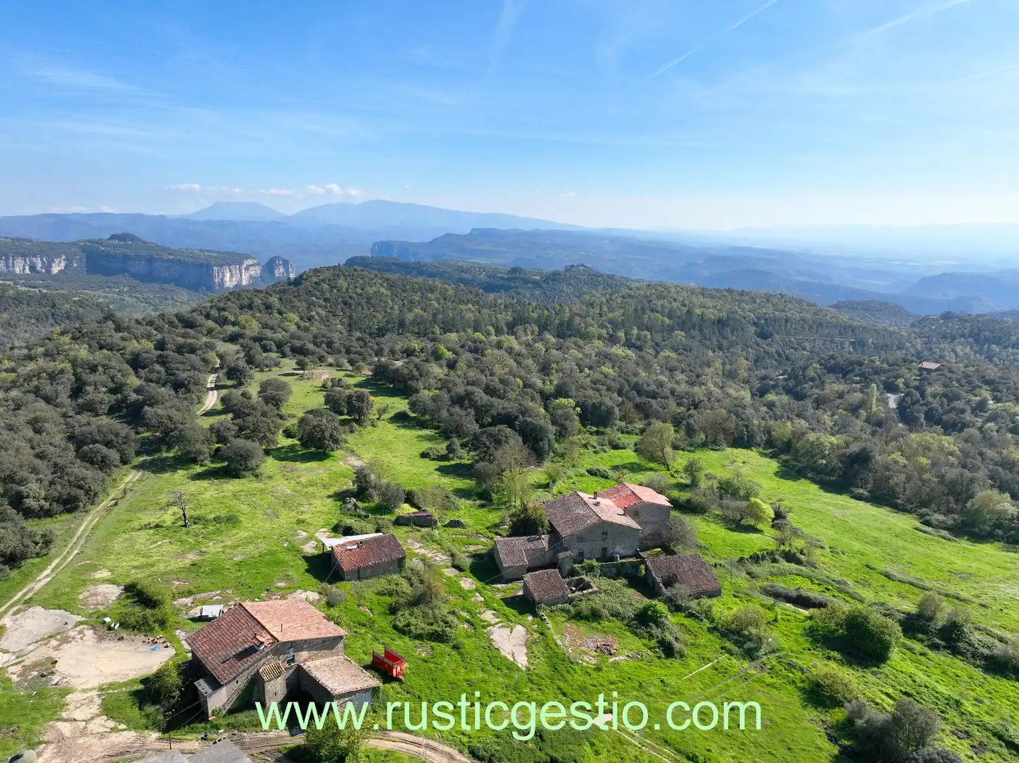Finca rústica en venda en L'Esquirol amb Jardí privat, Terrassa i Balcó