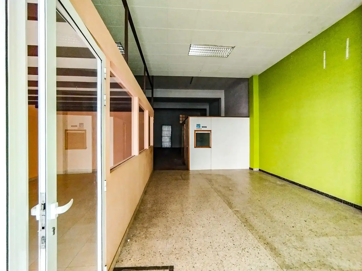 Fabrikhallen zur Miete in Carballo