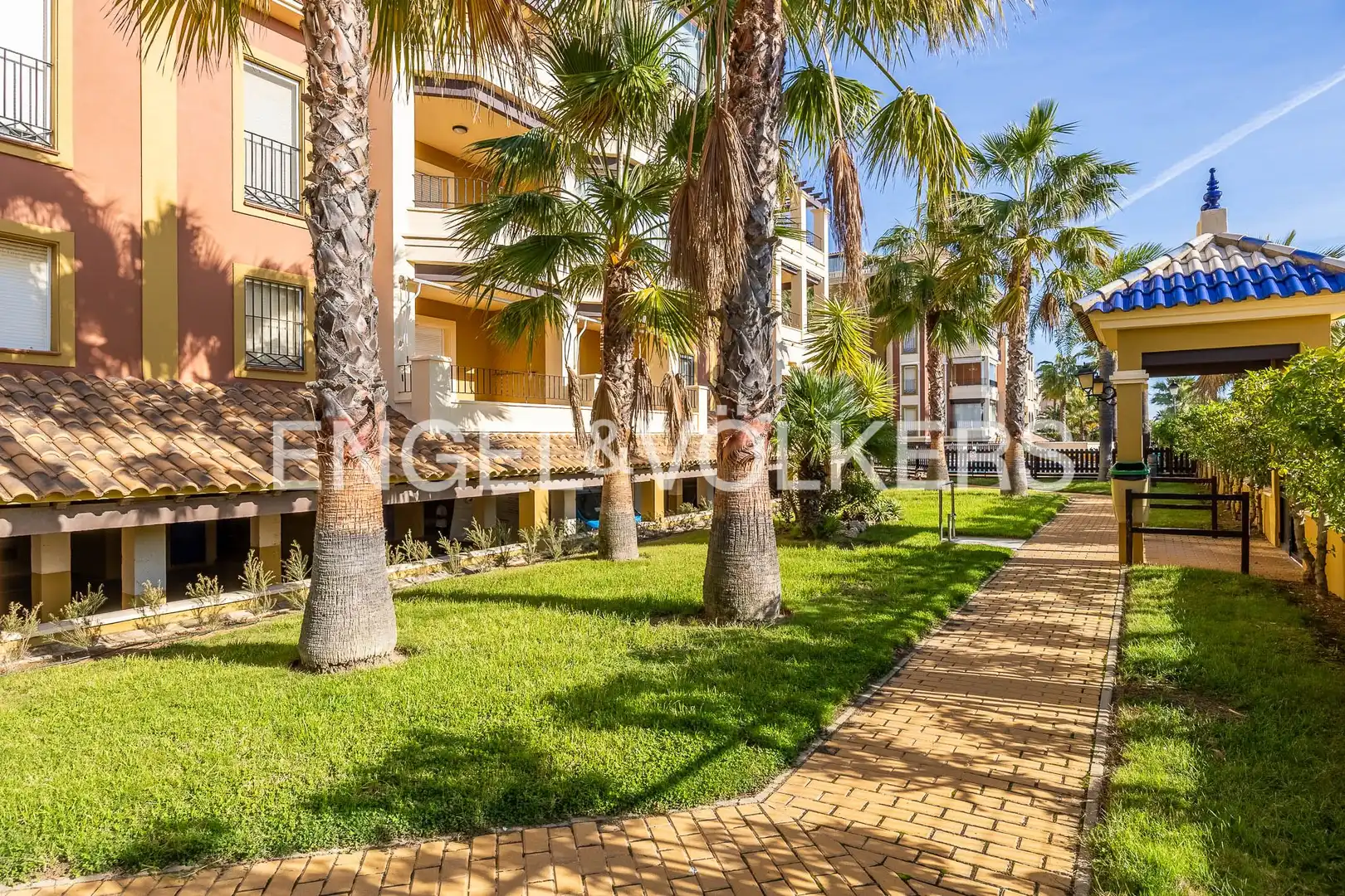 Vista exterior de Ático en venta en Ayamonte con Aire acondicionado, Calefacción y Jardín privado