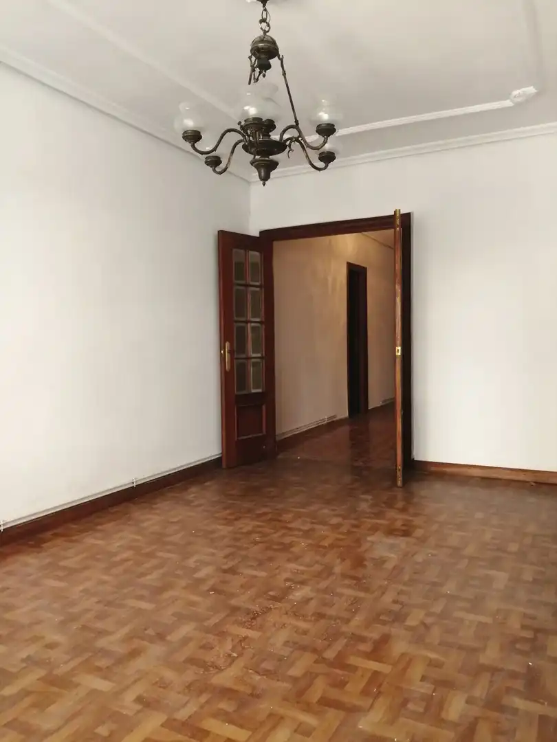 Piso en venta en Torrelavega  con Calefacción, Terraza y Trastero