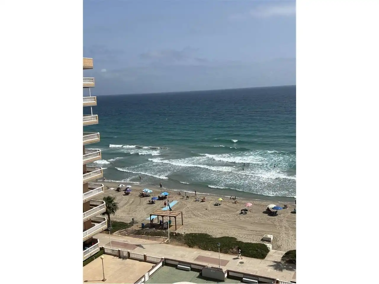 Vista exterior de Pis en venda en La Manga del Mar Menor amb Calefacció, Terrassa i Moblat