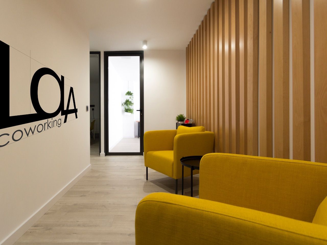 Oficina de lloguer en  Almería Capital amb Aire condicionat, Calefacció i Moblat